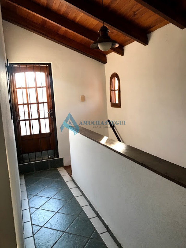 VENTA CASA ZONA VILLA WARCALDE 4 DORM CON PILETA