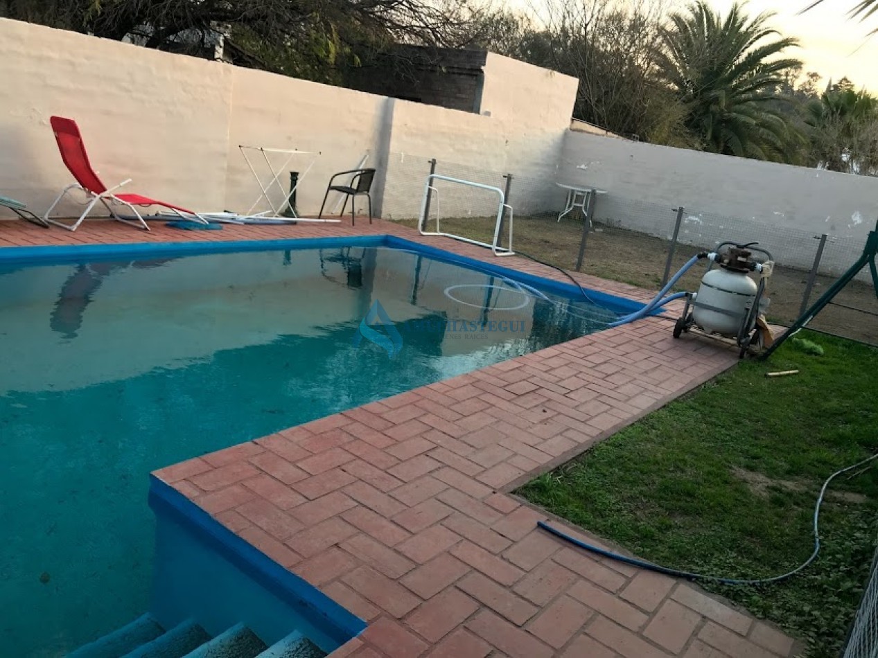 VENTA CASA ZONA VILLA WARCALDE 4 DORM CON PILETA