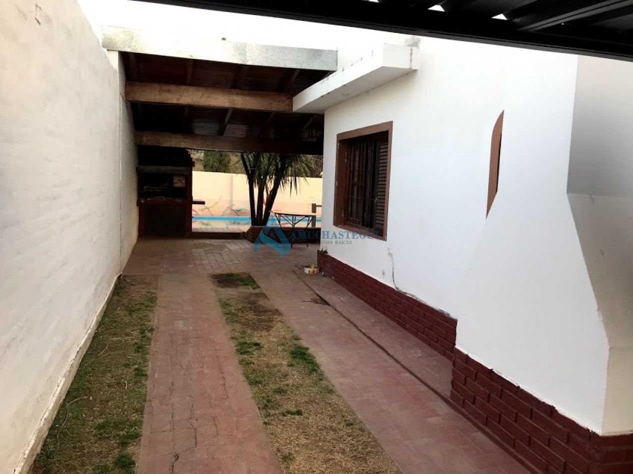 VENTA CASA ZONA VILLA WARCALDE 4 DORM CON PILETA