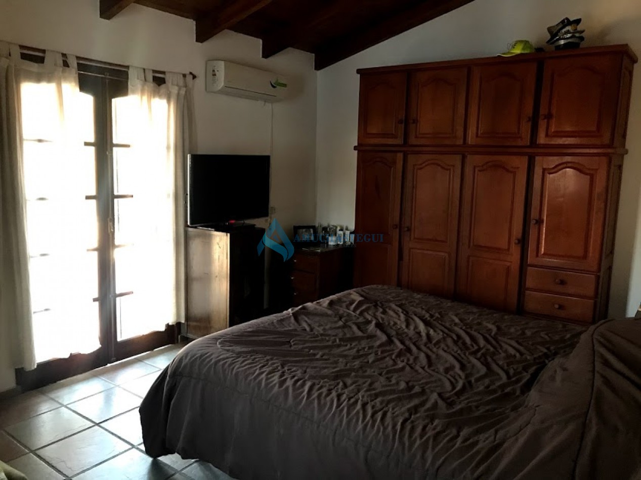 VENTA CASA ZONA VILLA WARCALDE 4 DORM CON PILETA