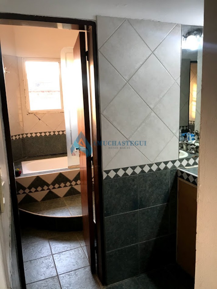 VENTA CASA ZONA VILLA WARCALDE 4 DORM CON PILETA