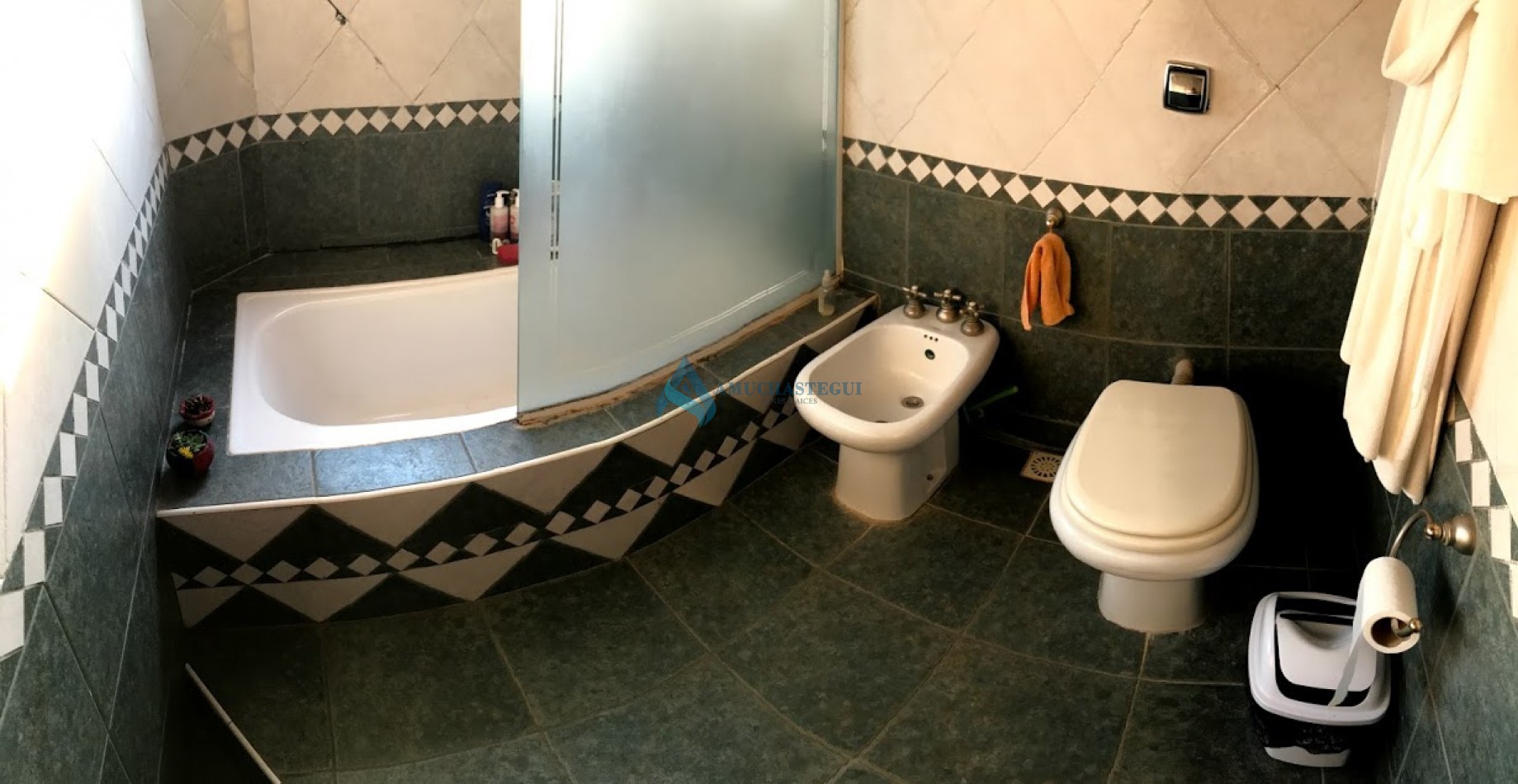 VENTA CASA ZONA VILLA WARCALDE 4 DORM CON PILETA