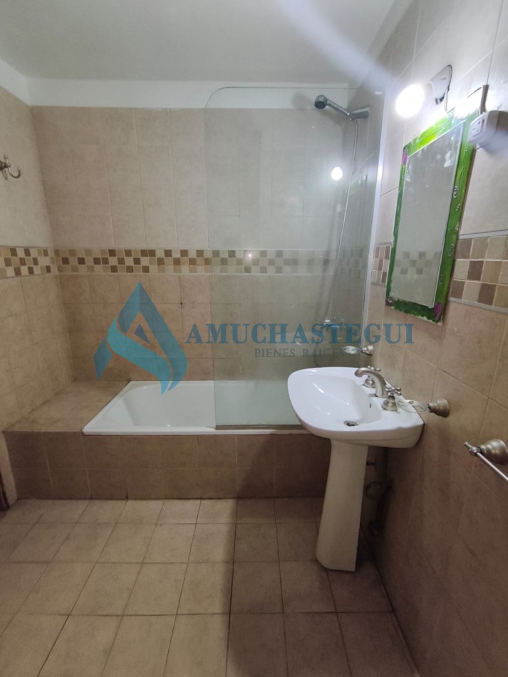 Se vende departamento amoblado en Larrañaga 45. A una cuadra de Plaza España