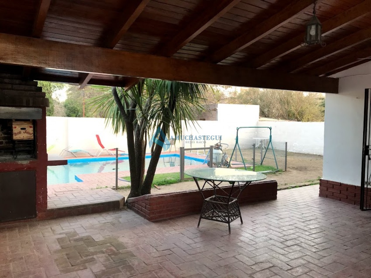 VENTA CASA ZONA VILLA WARCALDE 4 DORM CON PILETA