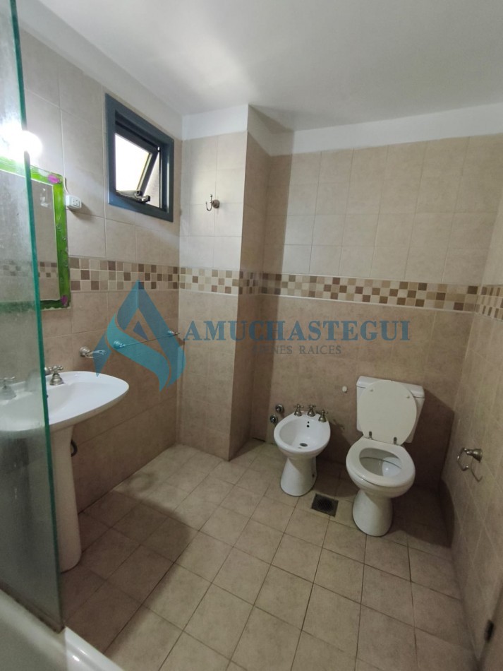 Se vende departamento amoblado en Larrañaga 45. A una cuadra de Plaza España